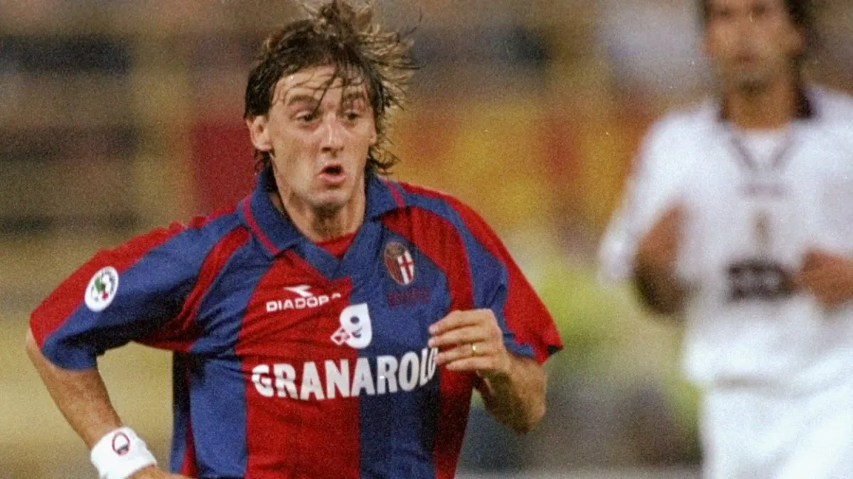 Giuseppe Signori of Bologna in action against Torino during the Italian Serie A match at the Stadio Renato Dall”Ara in 1999. (Source: Claudio Villa /Allsport)