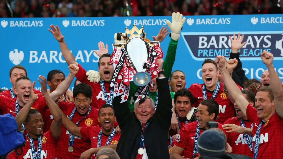 Manchester United Manager Sir Alex Ferguson lifts the Premier League trophy following the Barclays Premier League match between Manchester United and Swansea City in 2013. (Source: Alex Livesey/Getty Images)