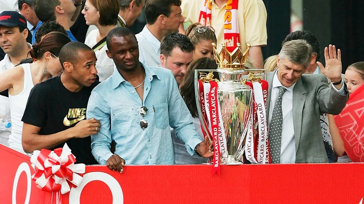 Thierry Henry, Patrick Vieira and Arsene Wenger are seen at the front of the bus outside the Islington Town Hall during the Arsenal Football Club victory parade to show the League Champions in 2004. (Source: Clive Mason/Getty Images)