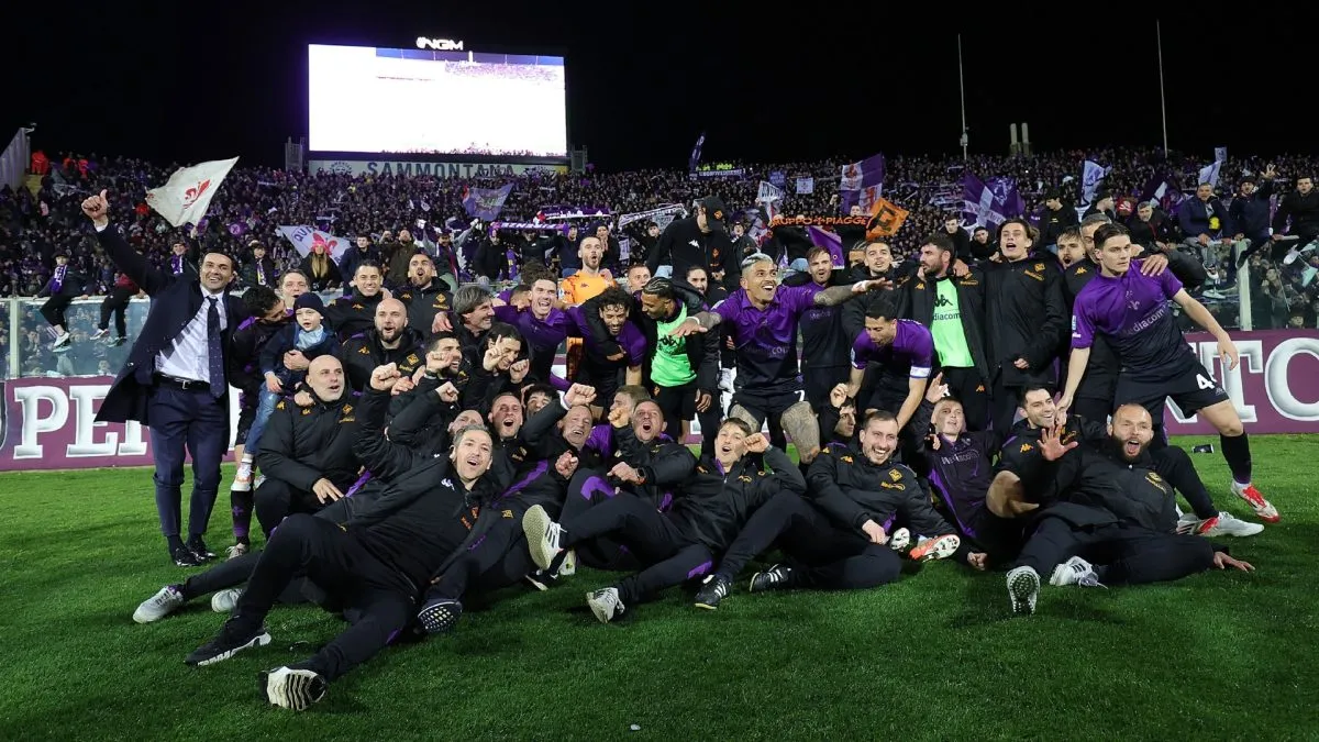 ACF Fiorentina players and Raffaele Palladino celebrate the victory after the Serie A match between Fiorentina and Juventus at Stadio Artemio Franchi on March 16, 2025. (Source: Gabriele Maltinti/Getty Images)
