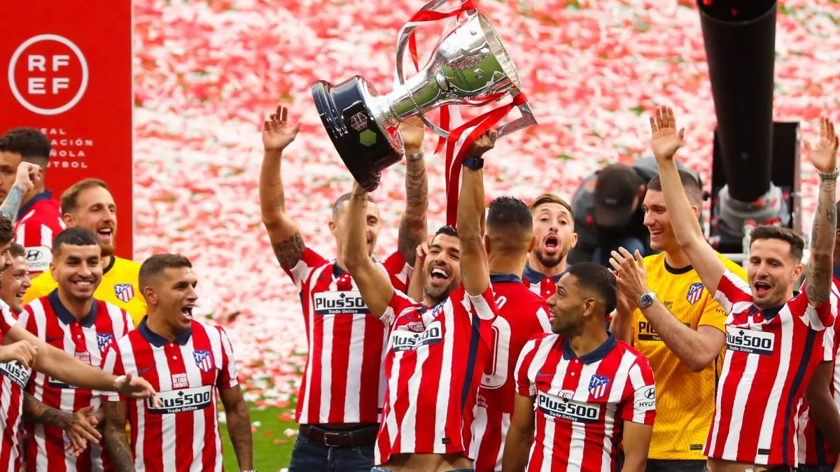 Luis Suarez of Atletico de Madrid celebrates with La Liga trophy during the trophy presentation at Estadio Wanda Metropolitano on May 23, 2021. (Source: Angel Martinez/Getty Images)