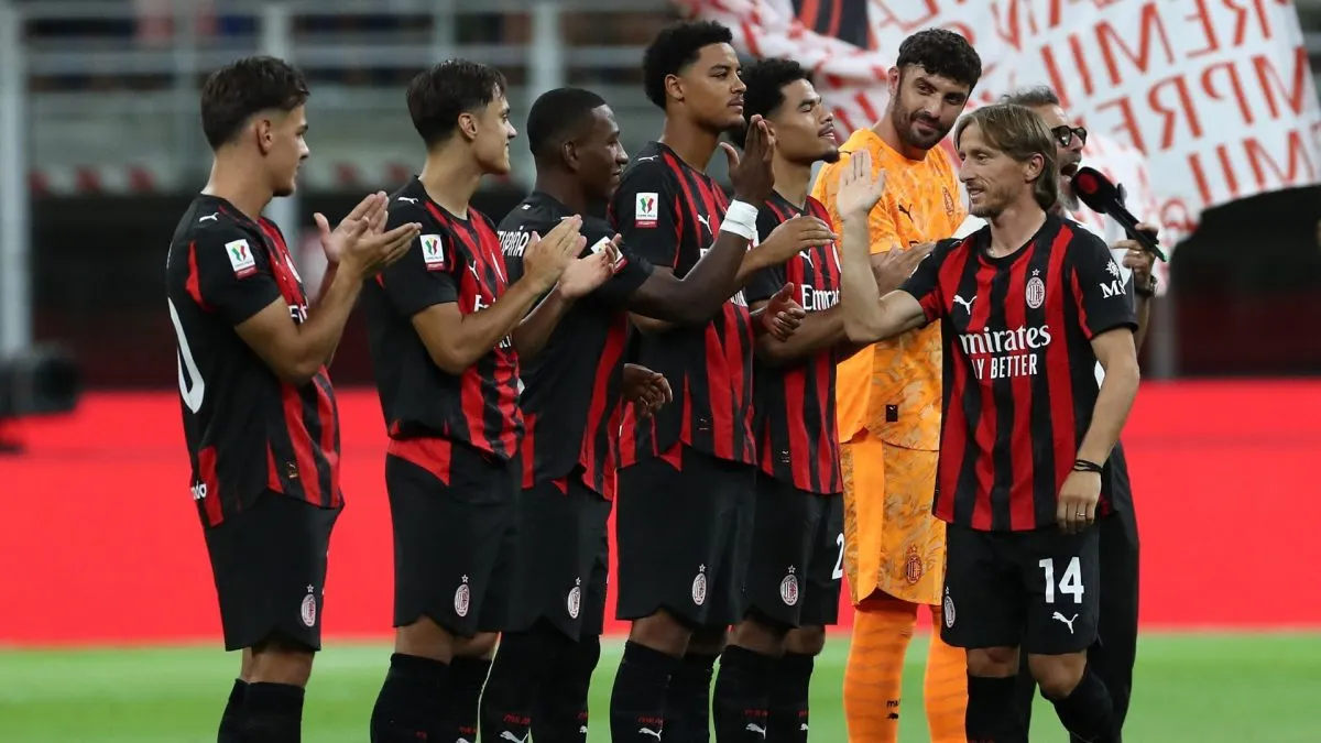 Luka Modric of AC Milan salutes the AC Milan new players before the Coppa Italia match between AC Milan and SSC Bari at Stadio San Siro on August 17, 2025 in Milan, Italy.