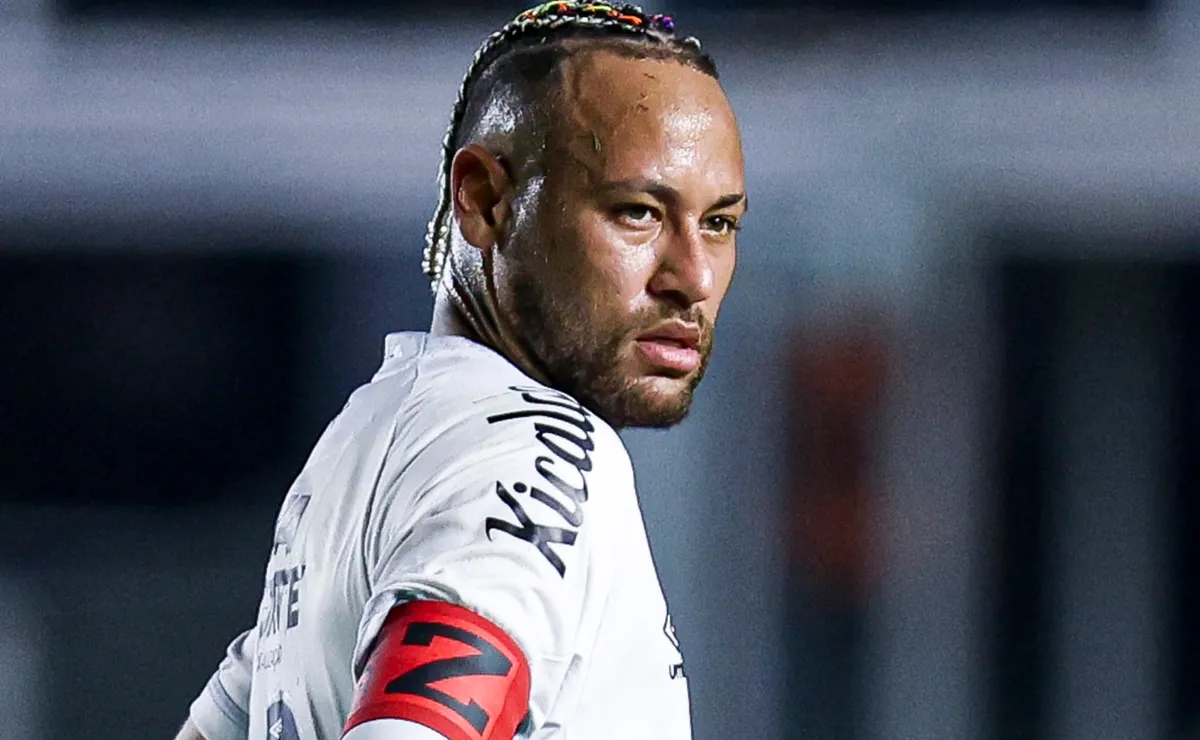 Neymar receives stark warning ahead of Santos return: ‘It doesn’t matter if we leave him out of the World Cup’