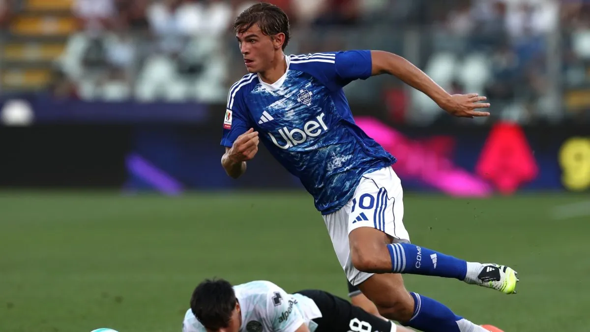Nico Paz of Como 1907 in action during the Coppa Italia match between Como 1907 and FC Sudtirol at Stadio G. Sinigaglia on August 16, 2025 in Como, Italy.