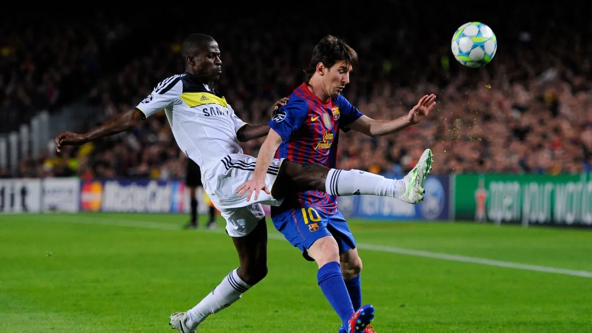Lionel Messi of FC Barcelona (R) duels for the ball with Ramires of Chelsea during the UEFA Champions League Semi Final, second leg match between FC Barcelona and Chelsea FC at Camp Nou on April 24, 2012 in Barcelona, Spain.