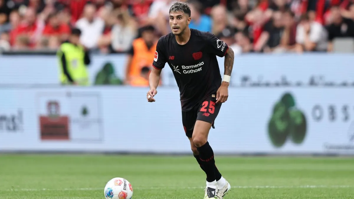 Exequiel Palacios of Bayer 04 Leverkusen runs with the ball during the pre-season friendly match between Bayer 04 Leverkusen and Pisa SC at BayArena on August 05, 2025 in Leverkusen, Germany.
