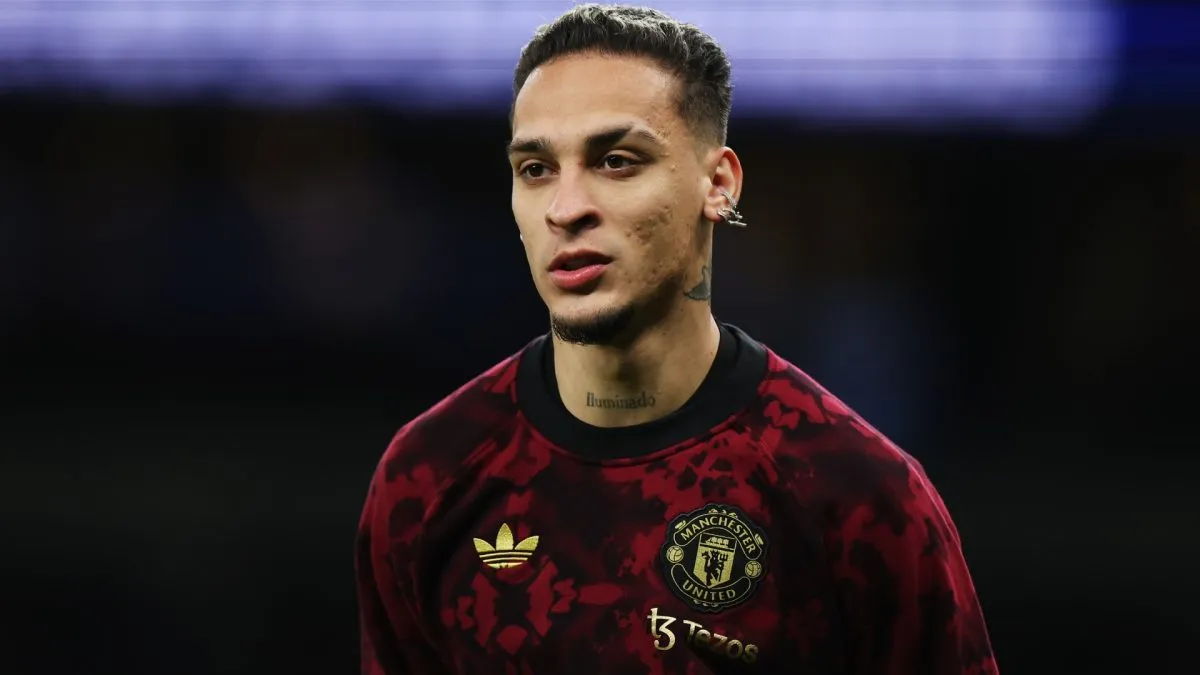 Antony of Manchester United looks on as he warms up ahead of the Carabao Cup Quarter Final match in 2024. (Source: Alex Pantling/Getty Images)