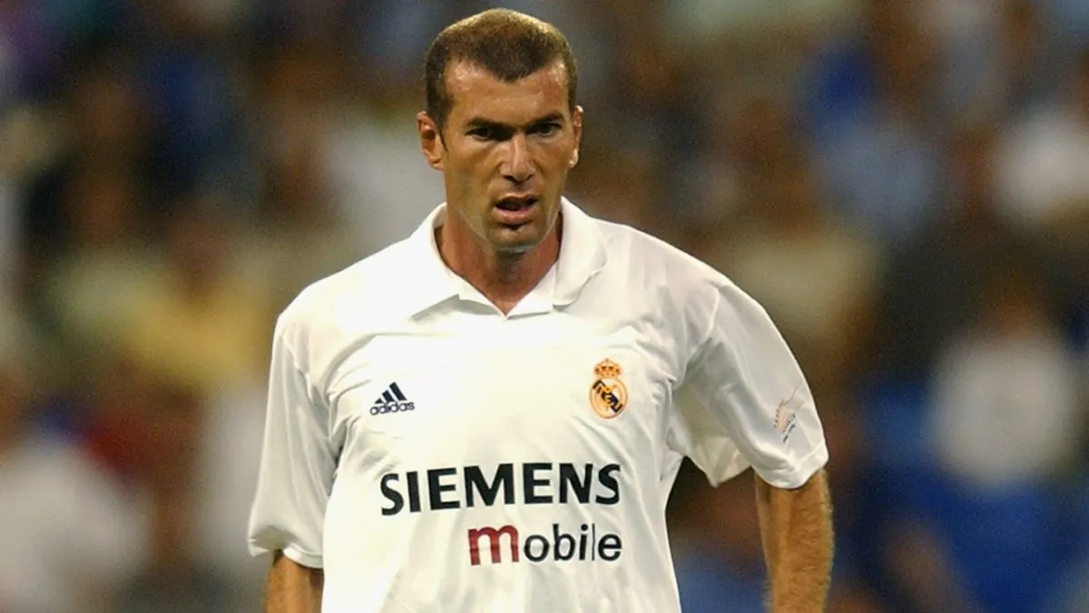 Zinedine Zidane of Real Madrid on the ball during the Real Madrid Centenary Tournament match between Real Madrid and Liverpool at the Santiago Bernabeu Stadium in 2002. (Source: Shaun Botterill/Getty Images)
