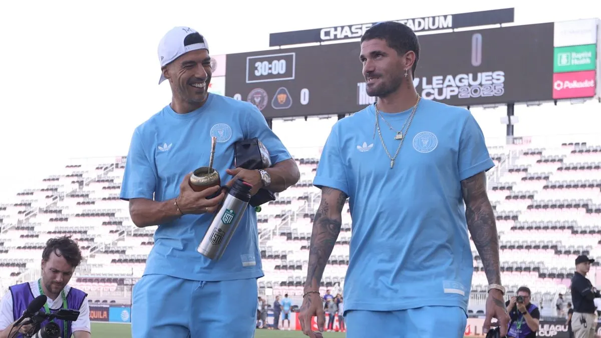 Luis Suarez #9 and Rodrigo De Paul #7 of Inter Miami CF arrive prior to the Leagues Cup Phase One match between Inter Miami CF and Pumas de la UNAM.