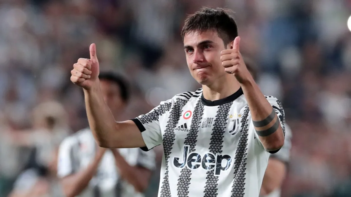 Paulo Dybala of Juventus acknowledges the fans following their draw in the Serie A match in 2022. (Source: Emilio Andreoli/Getty Images)