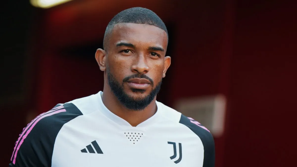Gleison Bremer of Juventus walks to the pitch for a training session in 2023. (Source: Loren Elliott/Getty Images)