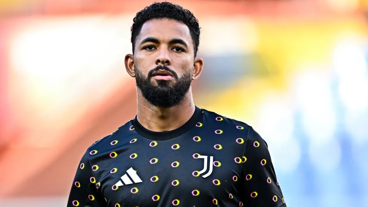 Douglas Luiz of Juventus looks on prior to kick-off in the Serie A match in 2024. (Source: Simone Arveda/Getty Images)