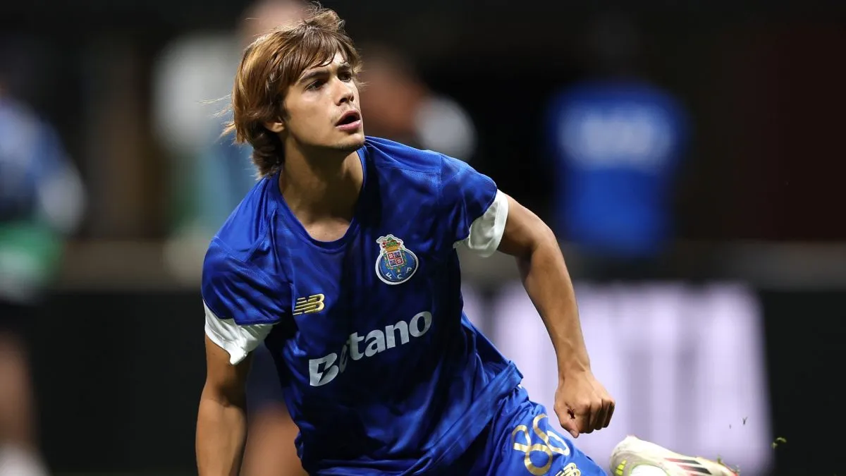 Rodrigo Mora #89 of FC Porto warms up prior to the FIFA Club World Cup 2025 group A match between Internacional CF Miami and FC Porto at Mercedes-Benz Stadium on June 19, 2025 in Atlanta, Georgia.