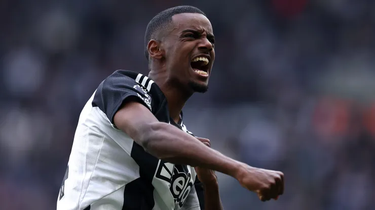 Alexander Isak of Newcastle United celebrates scoring his team's first goal during the Premier League match between Newcastle United FC and Ipswich Town FC.