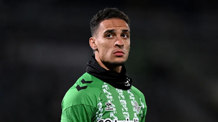 Antony of Real Betis looks on, during the warm up prior to the UEFA Conference League 2024/25 Round of 16 Second Leg match between Vitoria SC and Real Betis Balompie at Estadio D. Afonso Henriques on March 13, 2025 in Guimaraes, Portugal.
