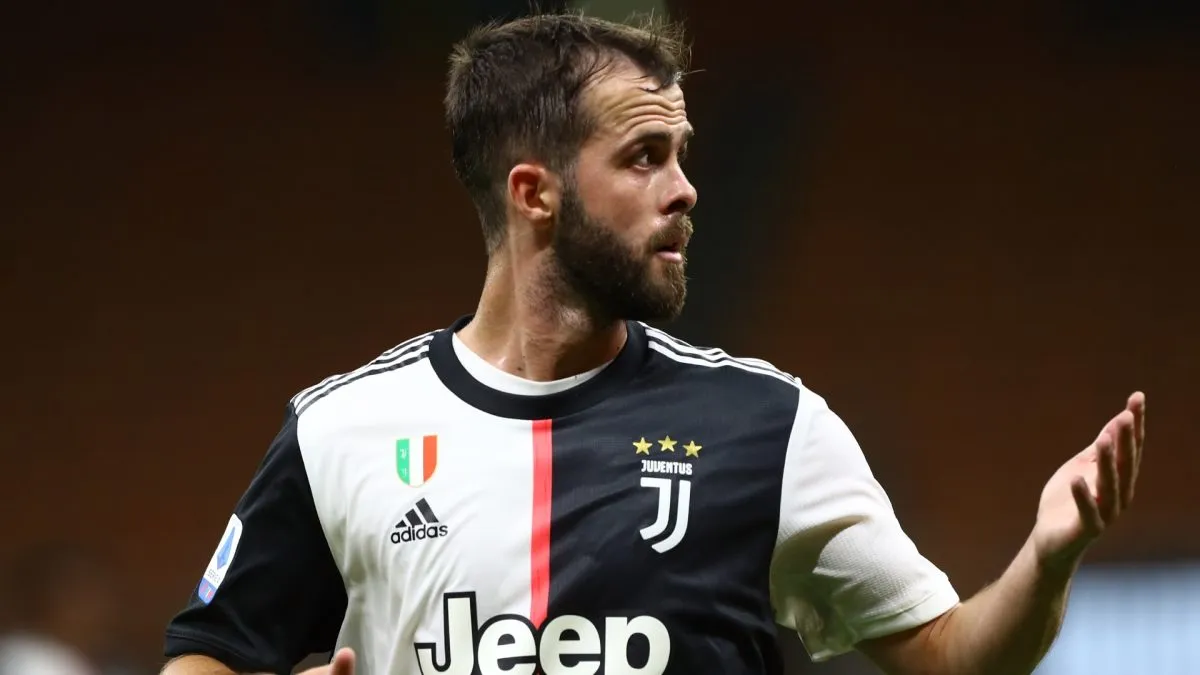 Miralem Pjanic playing for Juventus.