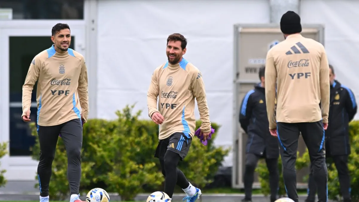 Messi trains alongside Paredes at the AFA training ground.