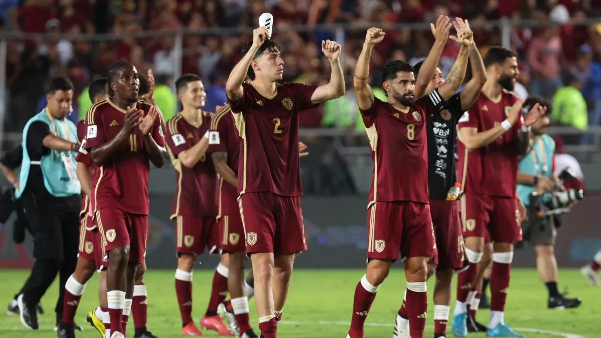 Venezuela players acknowledge the fans after the team's victory in the FIFA World Cup 2026 Qualifier match between Venezuela and Bolivia.