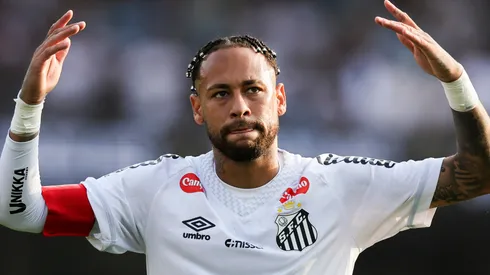 Neymar of Santos gestures during a Brasileirao 2025 match between Santos and Vasco da Gama.