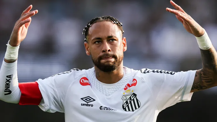 Neymar of Santos gestures during a Brasileirao 2025 match between Santos and Vasco da Gama.