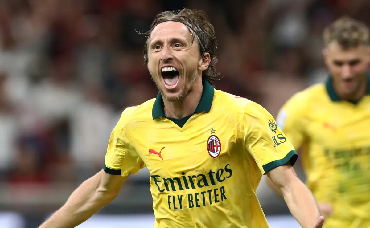 Video: Luka Modric scores first goal for AC Milan against Bologna just ...