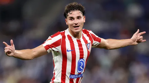 Julian Alvarez of Atletico de Madrid celebrates scoring his team's first goal from a free kick during the LaLiga EA Sports match between RCD Espanyol de Barcelona and Atletico de Madrid at RCDE Stadium on August 17, 2025 in Barcelona, Spain.