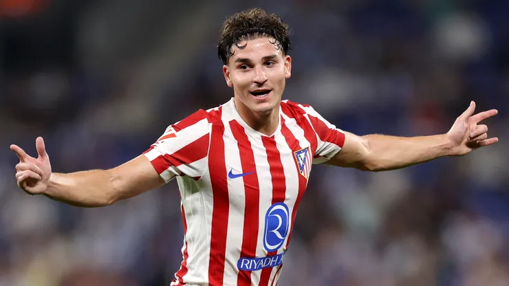 Julian Alvarez of Atletico de Madrid celebrates scoring his team's first goal from a free kick during the LaLiga EA Sports match between RCD Espanyol de Barcelona and Atletico de Madrid at RCDE Stadium on August 17, 2025 in Barcelona, Spain.