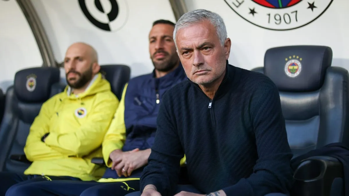 Head coach Jose Mourinho of Fenerbahce looks on during the Turkish Super League match between Fenerbahce and Besiktas on May 4, 2025 in Istanbul, Turkey.