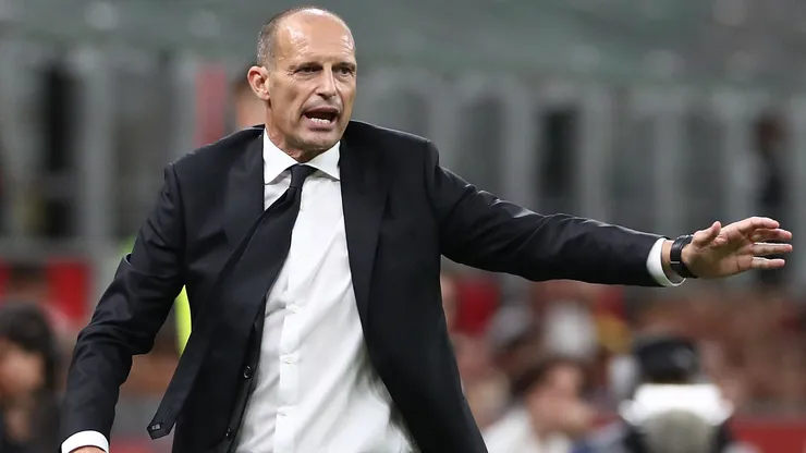 AC Milan coach Massimiliano Allegri gestures during the Serie A match between AC Milan and US Cremonese.