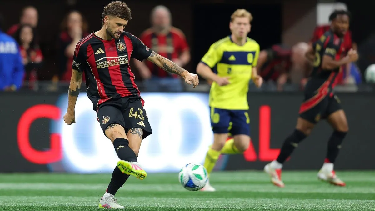 Mateusz Klich #43 of Atlanta United passes the ball against Nashville SC during the first half at Mercedes-Benz Stadium on May 03, 2025 in Atlanta, Georgia.