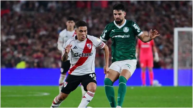 Juan Fernando Quintero of River Plate is challenged by José Lopez of Palmeiras