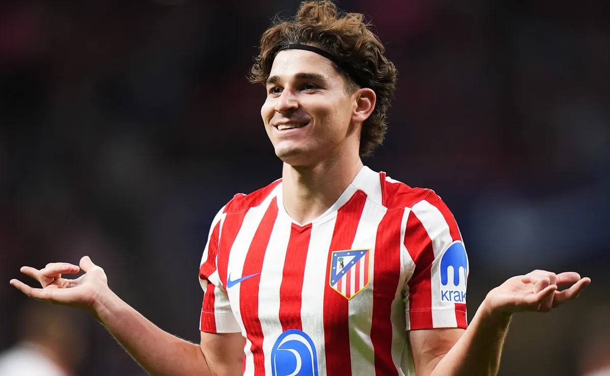 Report: Julian Alvarez makes key move as Barcelona transfer edges closer