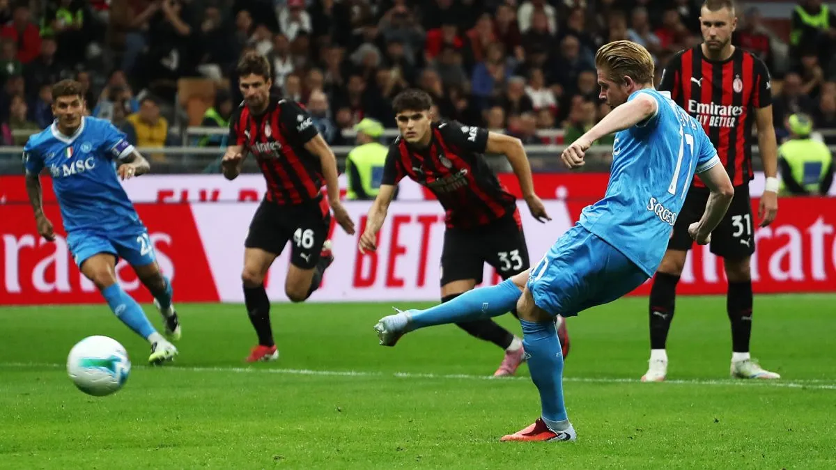 Kevin De Bruyne of Napoli scores a penalty goal during the Serie A match between AC Milan and SSC Napoli at Giuseppe Meazza Stadium on September 28, 2025 in Milan, Italy.
