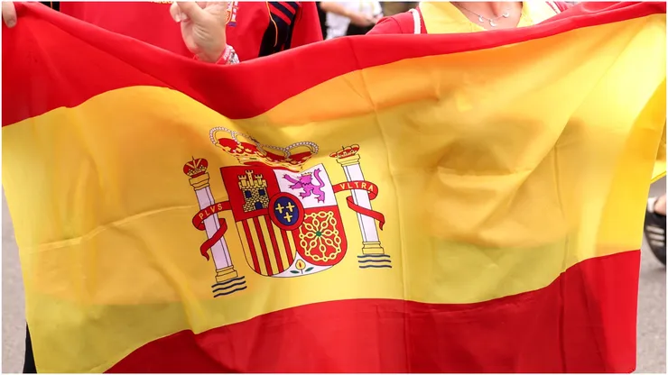 Fans of Spain with a flag
