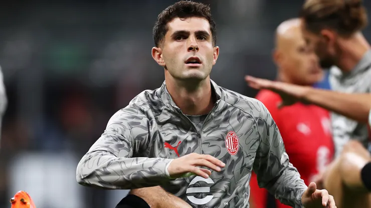 Christian Pulisic of AC Milan warms up before the Serie A match between AC Milan and SSC Napoli.