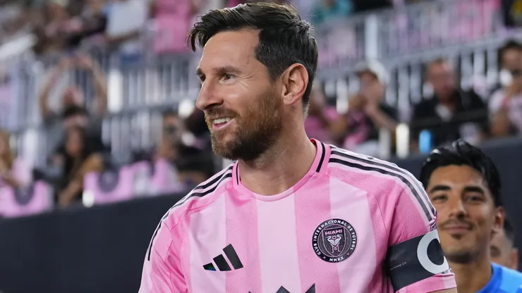 Lionel Messi #10 of Inter Miami CF enters the pitch.