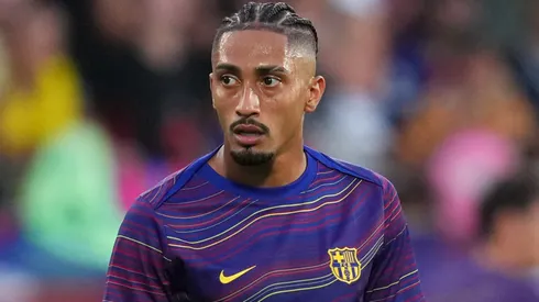 Raphinha of FC Barcelona warms up prior a game.