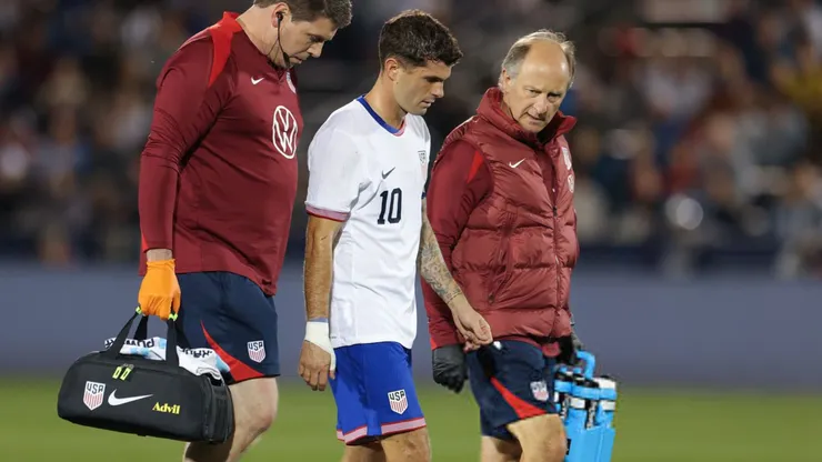 Christian Pulisic of the United States leaves the game after picking up an injury vs Australia.