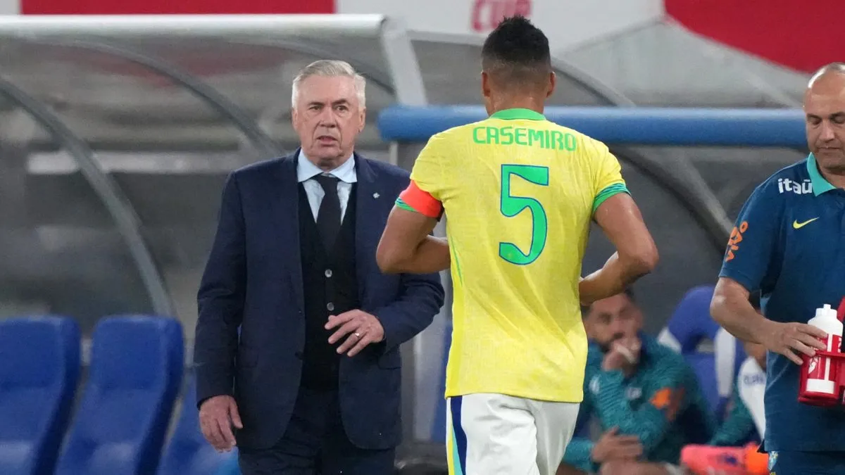 Head coach Carlo Ancelotti of Brazil (L) gives instruction to Casemiro (C) during international friendly against Japan.