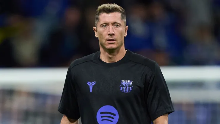 Robert Lewandowski of FC Barcelona warms up.
