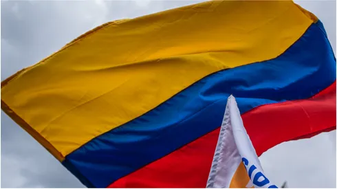 People shake Colombian flags