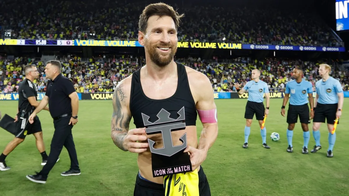 Lionel Messi #10 of Inter Miami CF poses with the Icon of the Match Award.