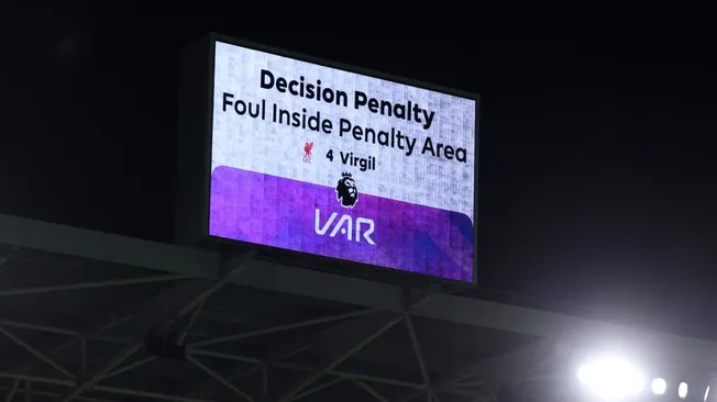 Virgil Van Dijk was responsible of a penalty over Dango Ouattara that Brentford ended up converting.