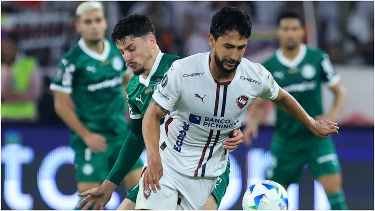 Jeison Medina of LDU de Quito is challenged by Joaquin Piquerez of Palmeiras