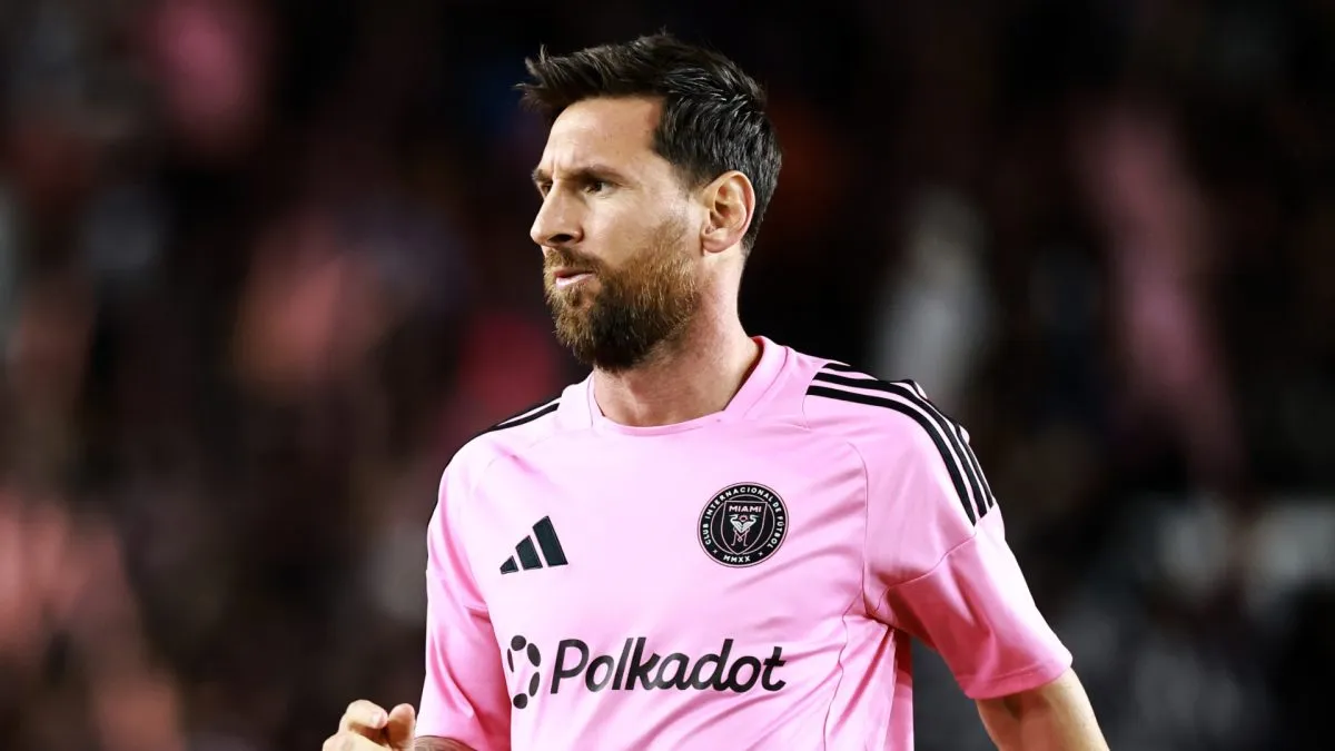 Lionel Messi #10 of Inter Miami CF warming up.