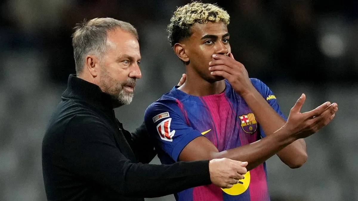 FC Barcelona's Hansi Flick and Lamine Yamal talking