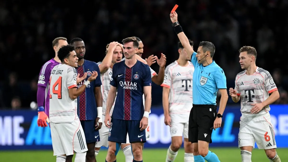 Referee Maurizio Mariani shows a red card to Luis Diaz of Bayern Munich.