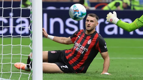 Santiago Gimenez of AC Milan scores