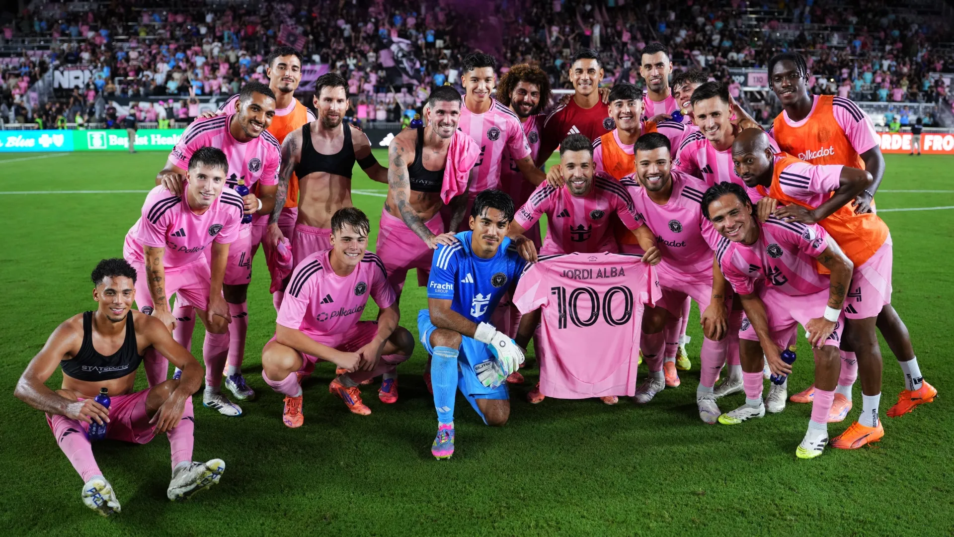 Jordi Alba #18 of Inter Miami CF celebrates with teammates his 100th game.