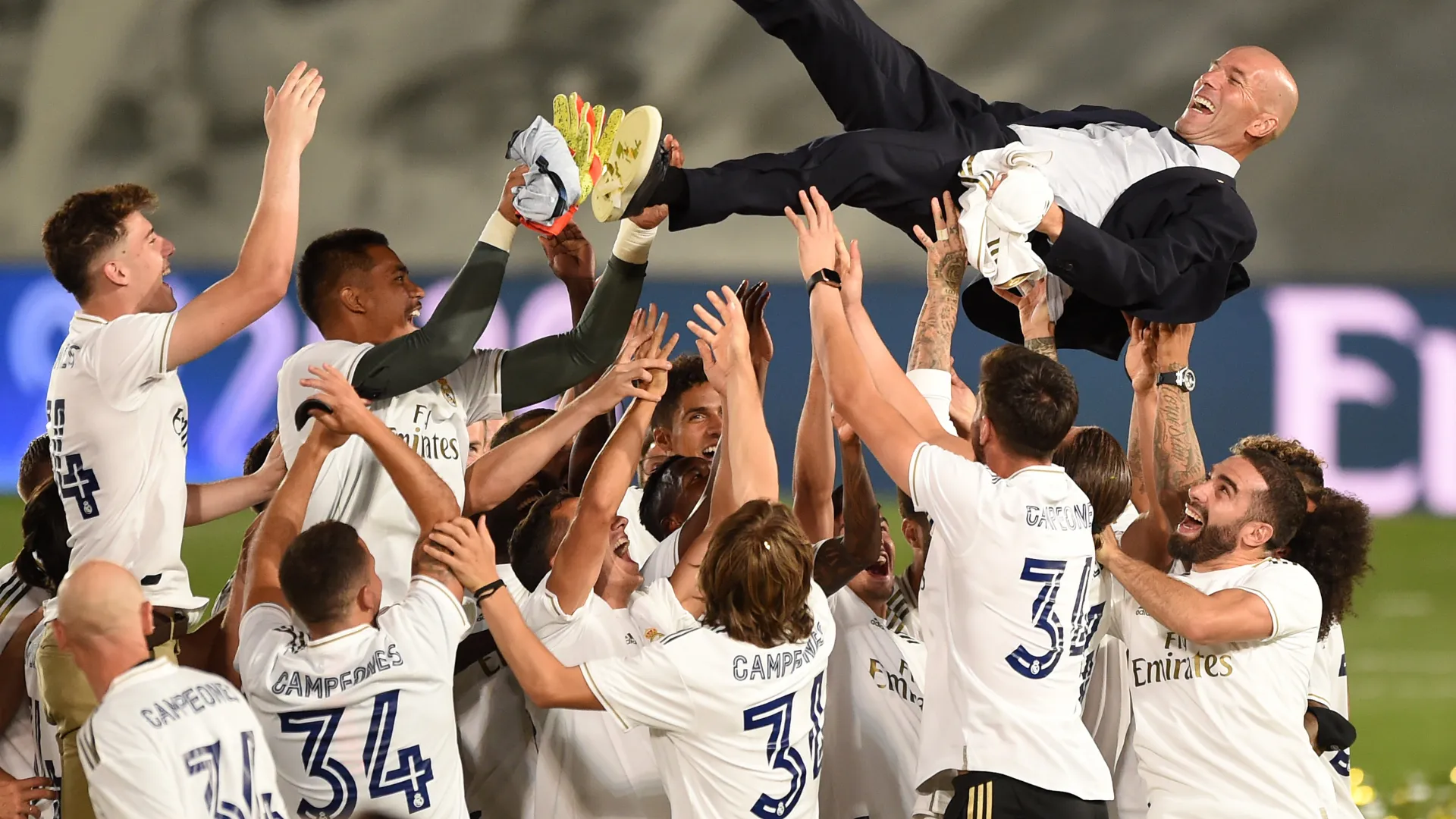 Zinedine Zidane being thrown up in the air  by Real Madrid players
